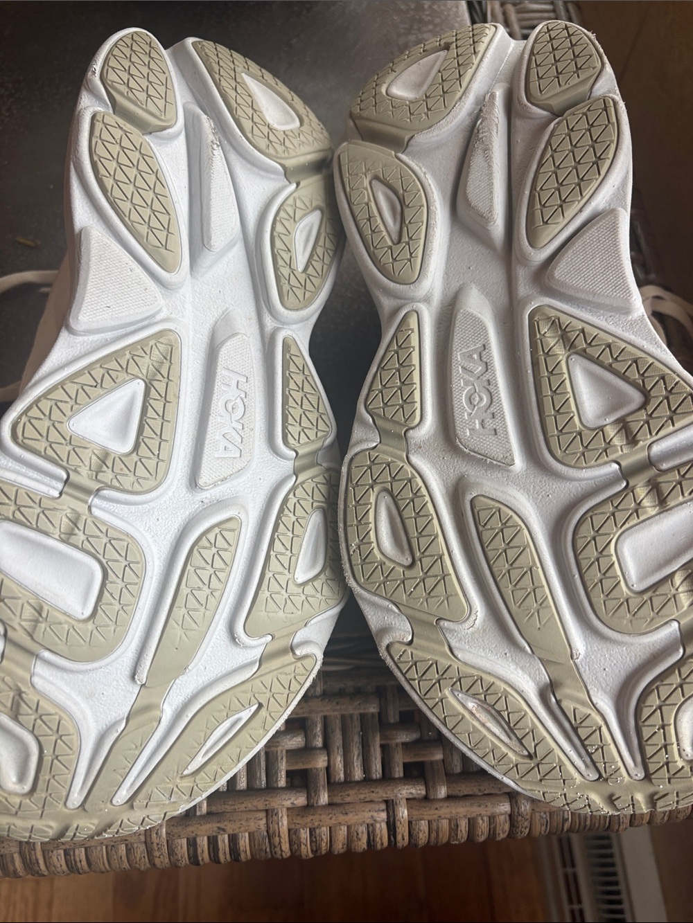 Hoka MEN'S BONDI 8 | OATMILK / BARLEY; Sz: 9 2E; EUC - Picture 13 of 14